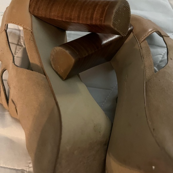 Tahari Lindy 6.5 bootie heel - Picture 4 of 5